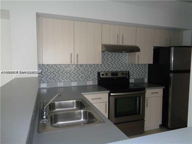 Building Photo - 720 SW 111th Ave