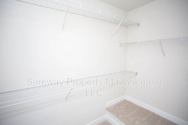 Building Photo - 8 Foxwood Dr