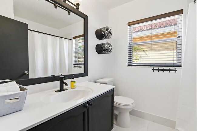 Building Photo - 5690 Green Island Dr