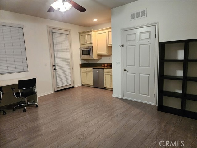 Building Photo - 1330 Clementine Way