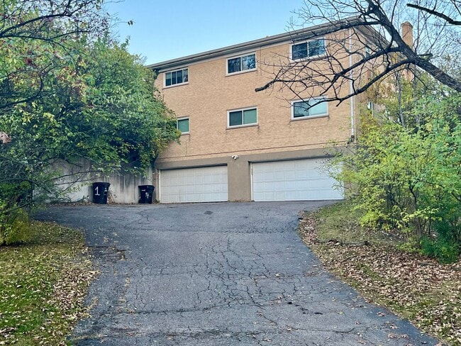 Building Photo - 2739 Lafeuille Ave