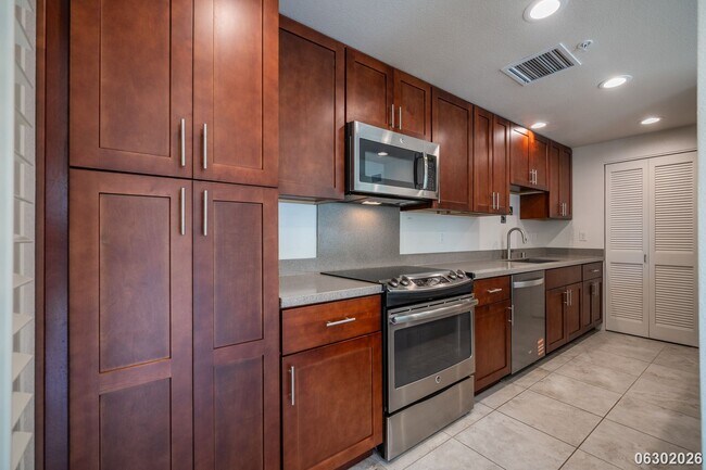 Building Photo - $3,300 / 1BR • 1BA • 757 SF • First-Floor Ka Malanai Condo | Available Now! (Kailua)