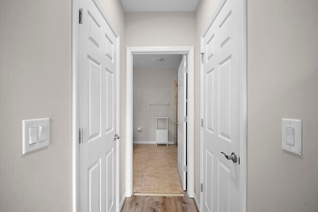 Building Photo - Stunning  2-bedr 2-bath+ Den/office home located in the desirable Lindsford in Fort Myers