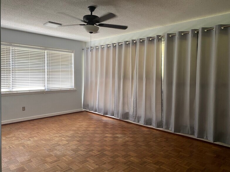 Building Photo - 5820 7th Ave S