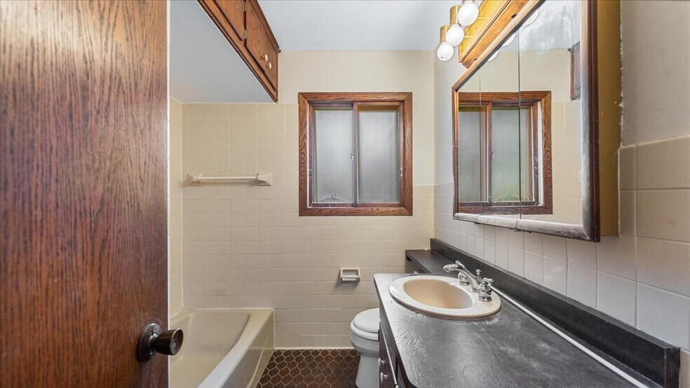 Building Photo - 880 2nd St NW
