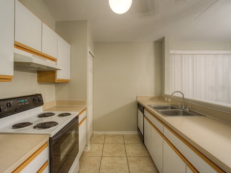 Building Photo - 7651 Harbor Lake Dr