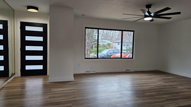 Building Photo - 2002 Woodlea Dr