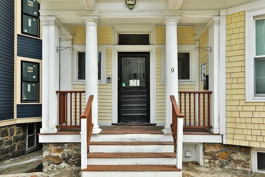 Building Photo - 9 Bellflower St