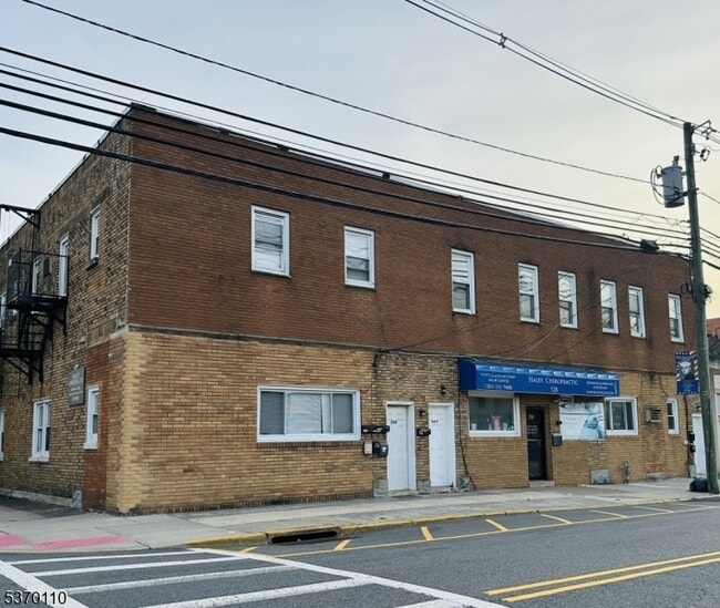 Building Photo - 528 Valley Brook Ave