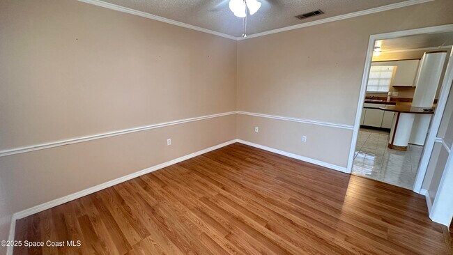 Building Photo - 301 Nesbitt St