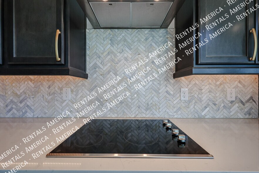 Building Photo - 11128 S 54th Ln