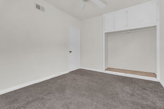 Building Photo - 6120 E Walton St