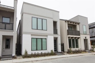 Building Photo - 6105 Echelon Way