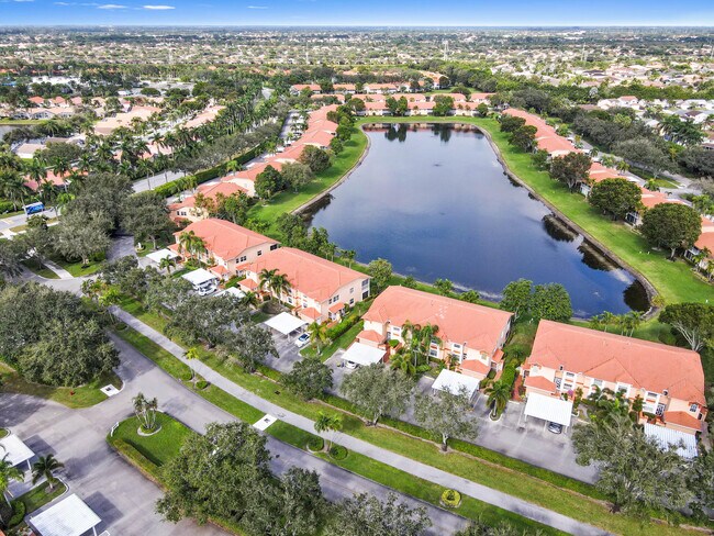 Building Photo - 9553 Shadybrook Dr