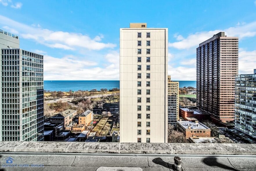RoofTop View - 360 W Wellington Ave