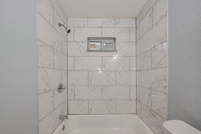 Building Photo - 4906 Larkspur St