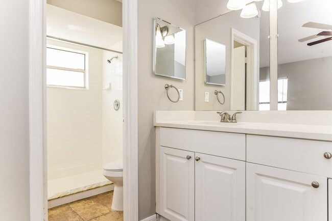 Building Photo - 637 Baldwin Dr