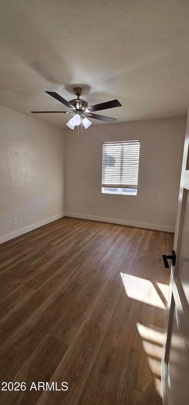 Building Photo - 1308 W Whitton Ave