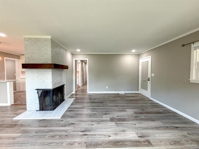 Building Photo - 1815 Hallmark Dr