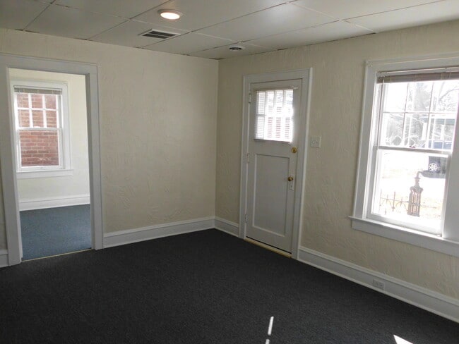 Building Photo - 79 Mayfair Dr