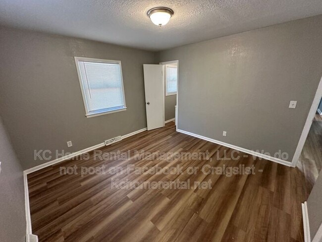 Building Photo - 515 S Forest Ave