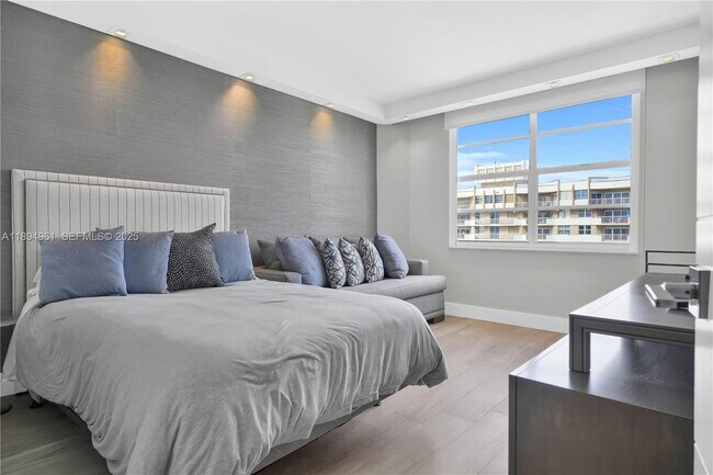 Building Photo - 1985 S Ocean Dr