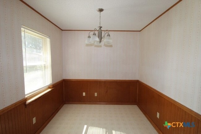 Building Photo - 1606 Hughes Ave