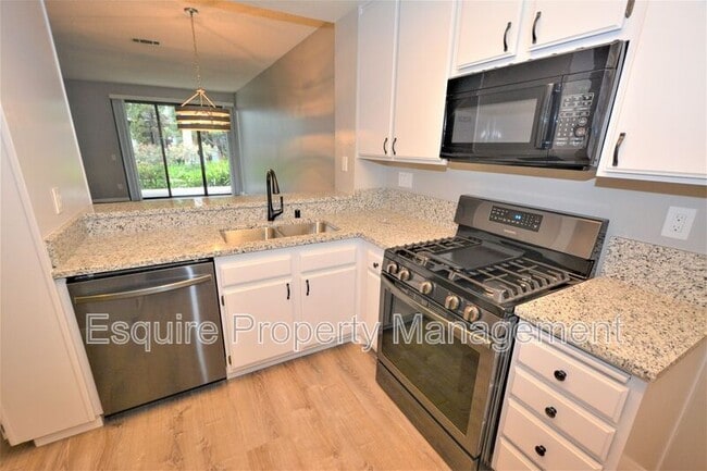 Building Photo - 703 Arneill Rd