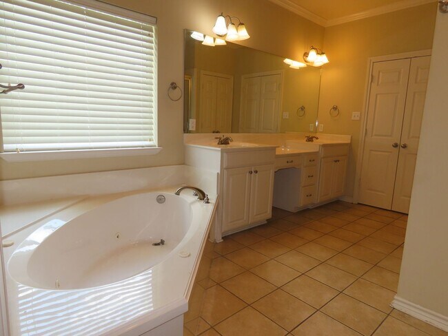 Building Photo - Chapel Hill ISD- Newly Update 3 Bedroom 2 ...