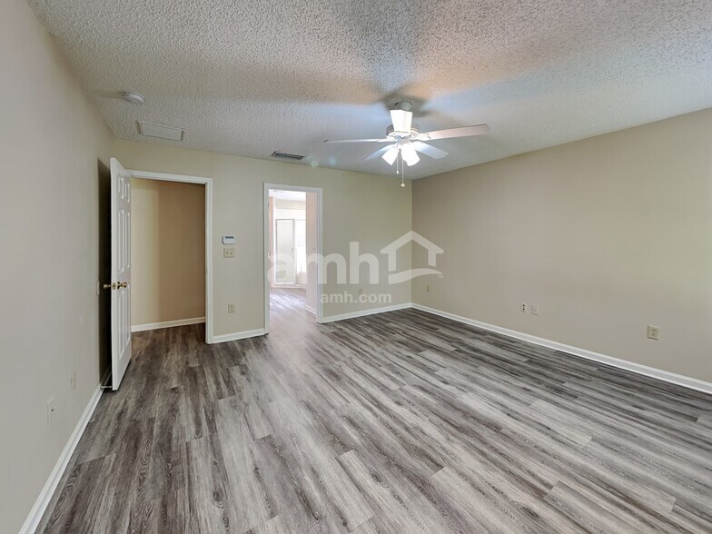 Building Photo - 685 Mackenzie Cir