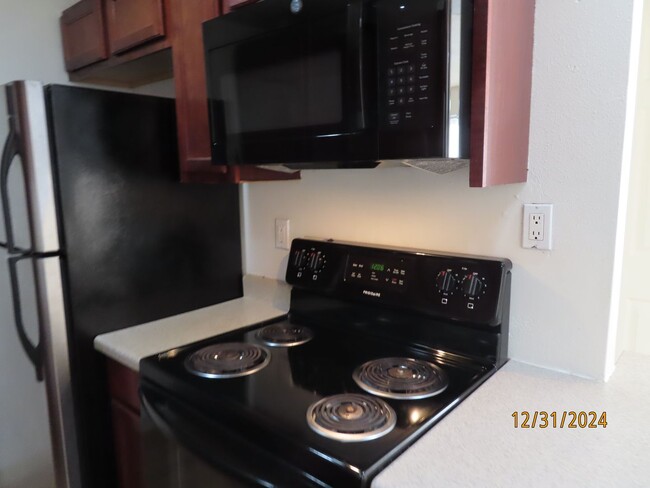 Building Photo - Beautiful 2 Bedroom 2 bath Condo