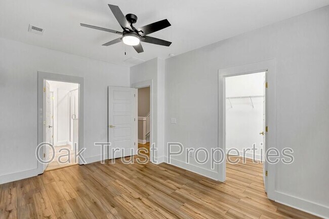 Building Photo - 3 Clearblue Lp