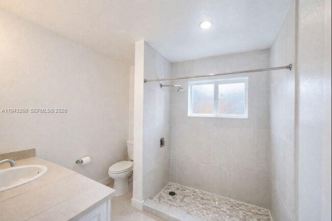 Building Photo - 260 SW 8th Ave