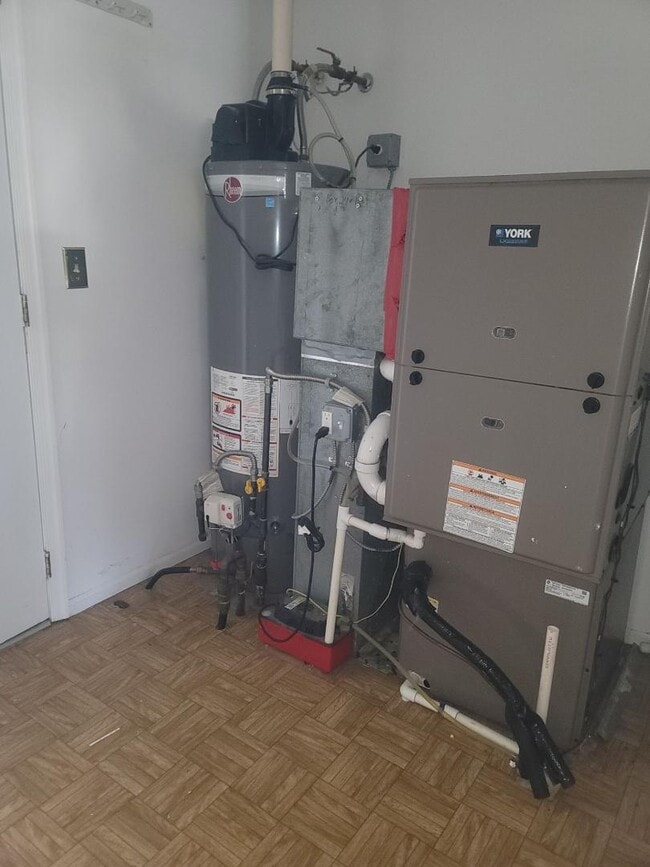 Building Photo - 1 Sunnydale Ct