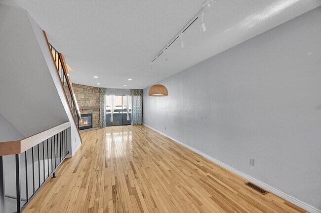 Building Photo - $2,400 - 2-Bed, 1.5-Bath Townhome in Lakewood Updated Throughout, With Garage + AC, Near Bear Cre...