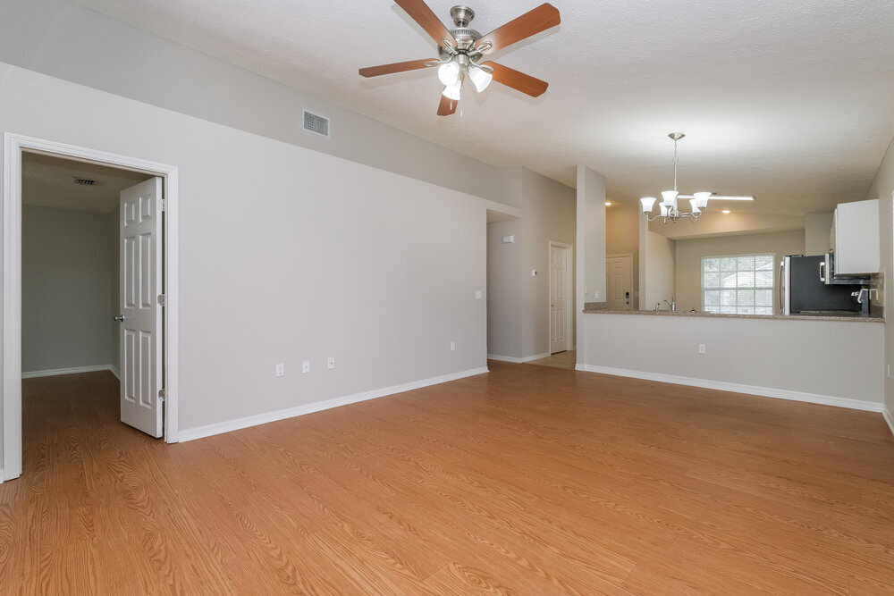 Building Photo - 11027 Kenmore Dr