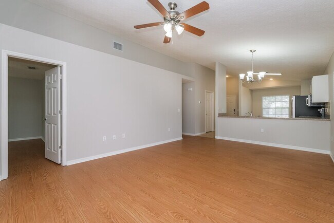 Building Photo - 11027 Kenmore Dr