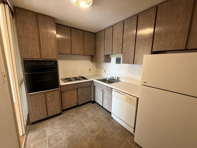 Building Photo - 125 Chiswick Rd