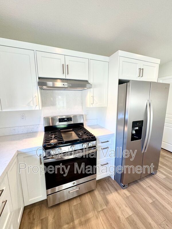 Building Photo - 48201 Cll Del Sol