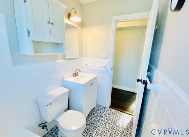 Building Photo - 26 Eastlake Dr