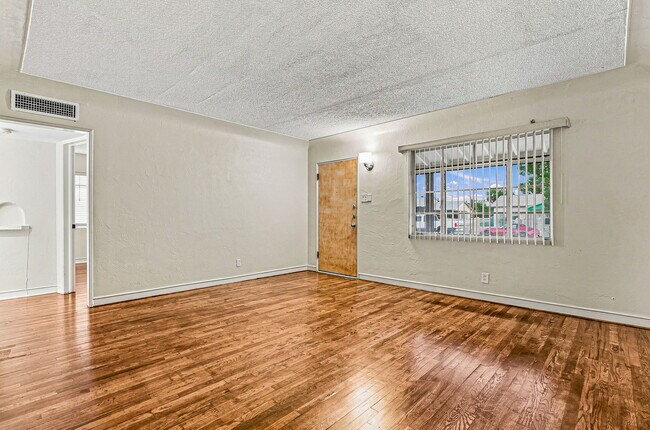 Building Photo - 7713 Veracruz Ave