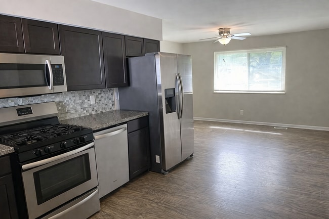 Building Photo - 2656 W 60th St