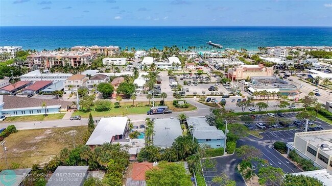 Building Photo - 4421 Poinciana St