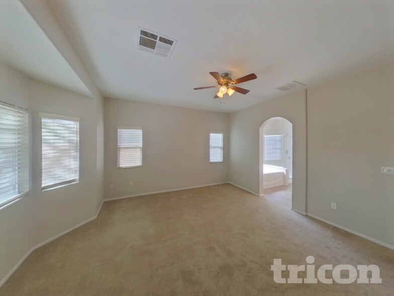 Building Photo - 4123 Farmdale Ave