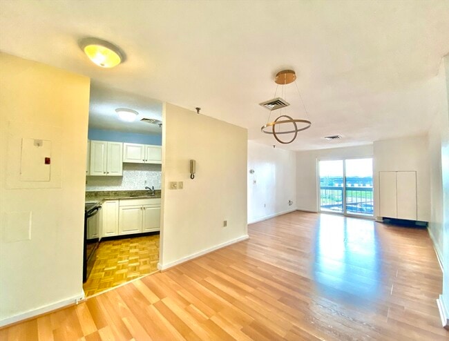 Building Photo - 90 Quincy Shore Dr