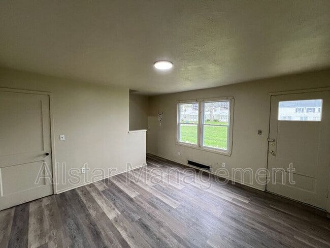 Building Photo - 942 S Central Dr