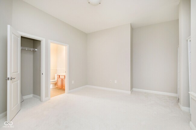 Building Photo - 350 N Meridian St