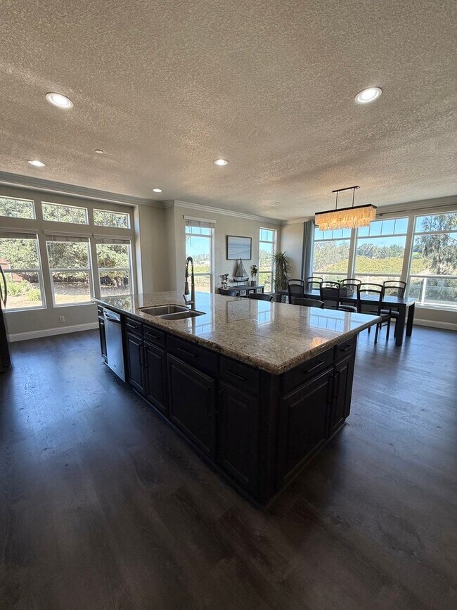 Building Photo - BEAUTIFUL 4 BEDROOM 2 BATH HOME IN ARROYO ...