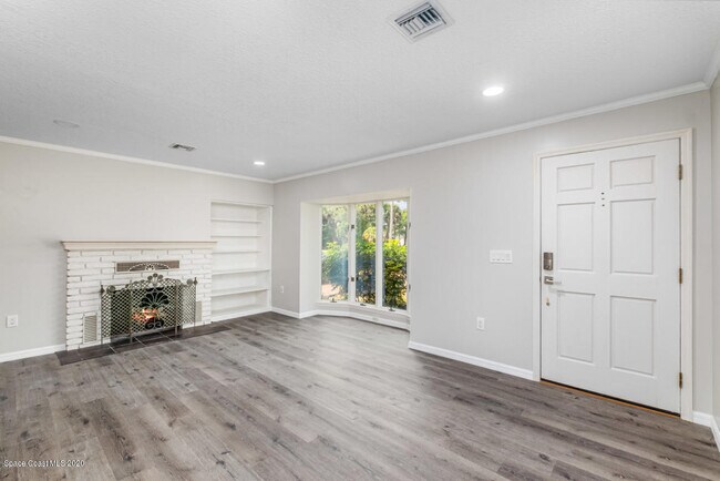 Building Photo - 405 Sunset Blvd