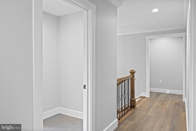 Building Photo - 1322 W King Rd